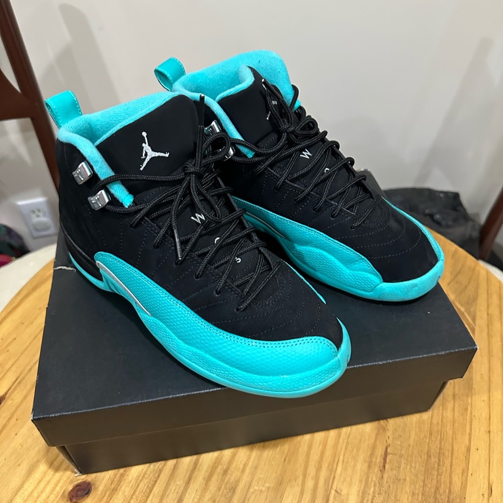 Jordan Retro 12 Teal and Black Size 6y/ women’s 7.5